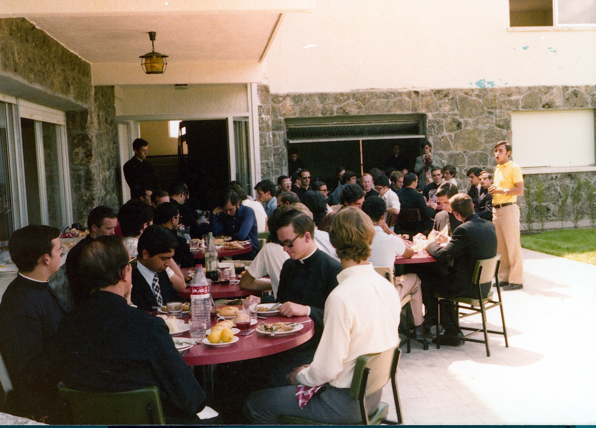 Julio de 1974: Primer Cursillo internacional de jóvenes del Regnum Christi en Reajo del Roble (Madrid)