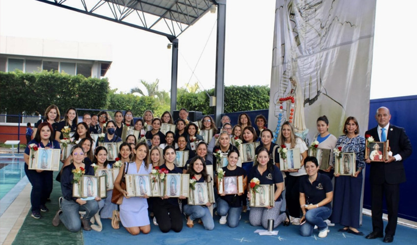 Celebran a la Virgen con Rosario viviente en Tuxtla