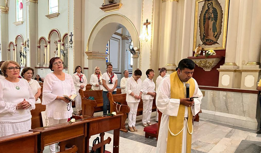 “Mi corazón en amarte eternamente se ocupe”: Ofrecen Rosario a la Virgen en Xalapa