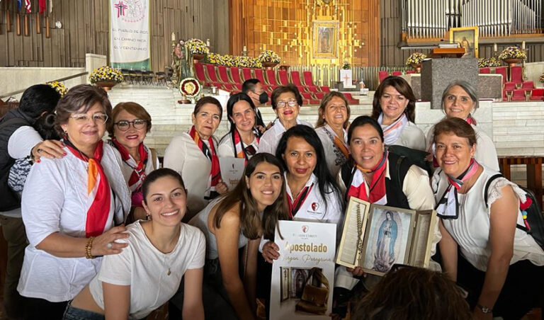 Señoras de Xalapa peregrinan a la Basílica de Guadalupe