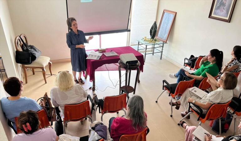 Señoras de Xalapa concluyen curso de Biblia