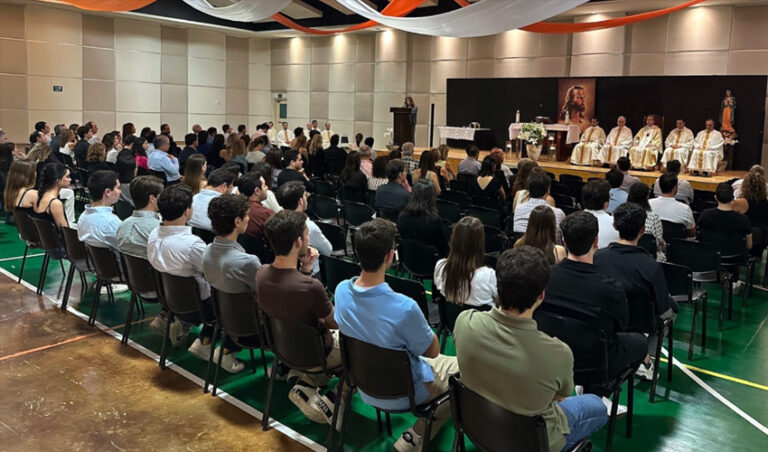 Celebra la sección de jóvenes del Regnum Christi de San Pedro el 50 aniversario del ECA