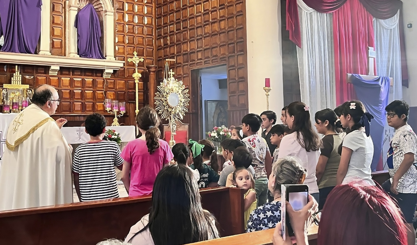 Niños de Club Net viven una hora santa en Chetumal