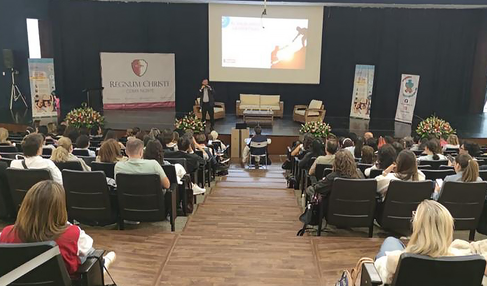 Simposium “Construyendo una vida sana en contextos complejos"